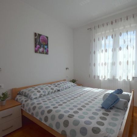 Apartment Baran Čižići エクステリア 写真